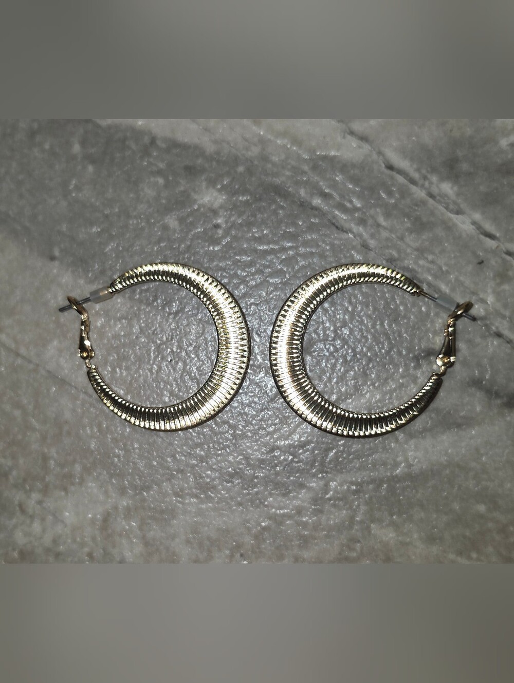 Time and Tru Gold Ribbed Hoop Earrings - Women's Jewelry BNIB